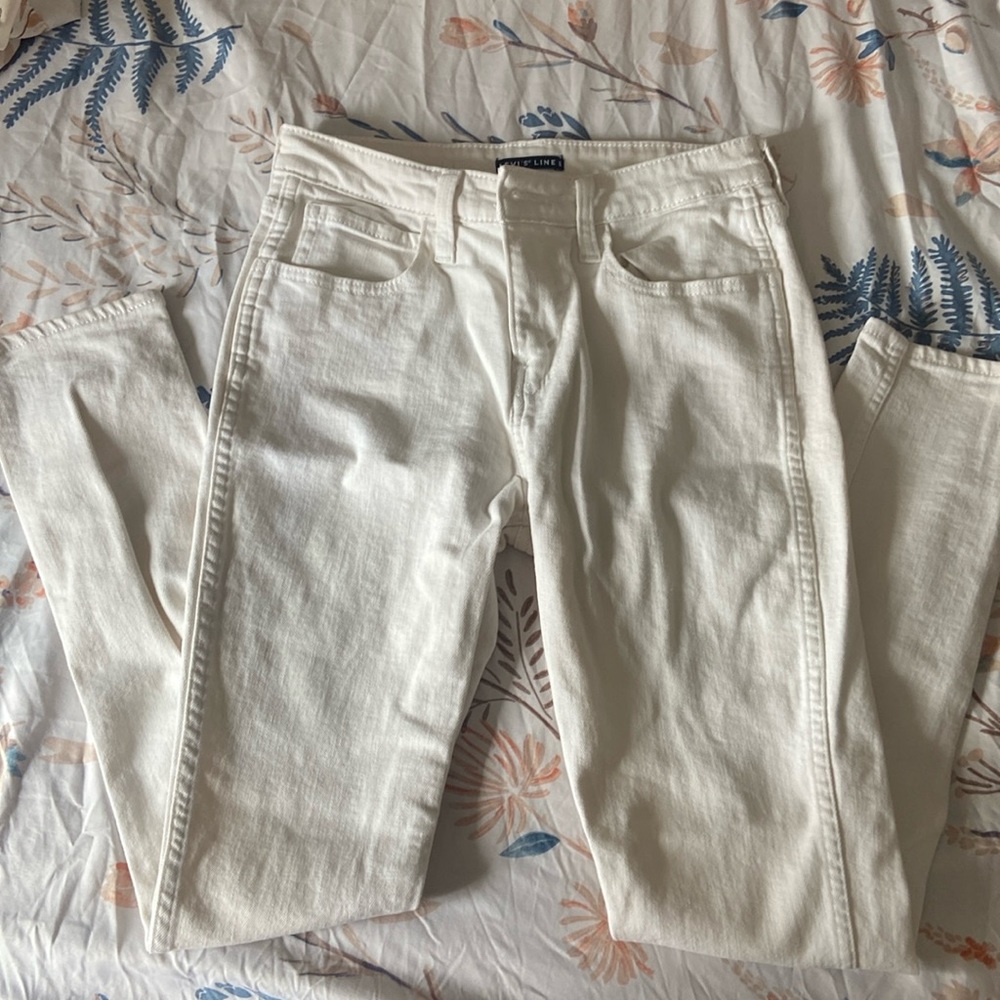 Levi’s live 8 white jeans size 28 skinny